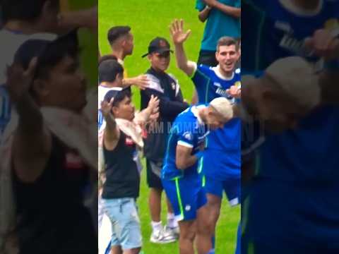 Momen Bobotoh Nyanyikan Nama Ciro Alves 