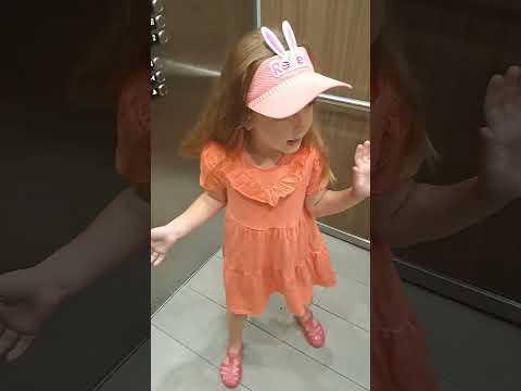 little girl dancing 💃