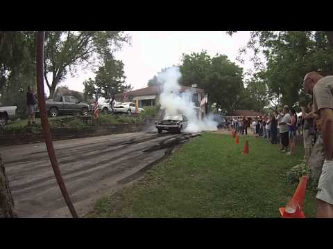 72 Dodge Demon Blows tire in massive burnout!!