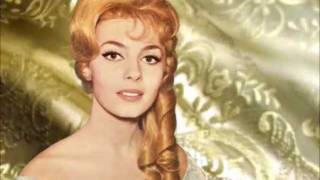 Yalangoch ofitsiant porno Rus porno yoqimli onam