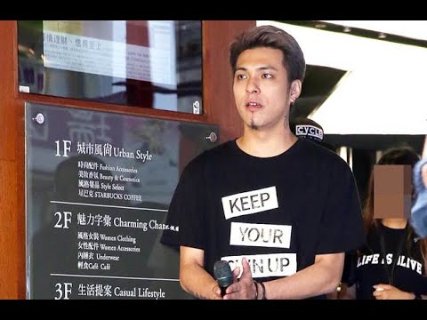 ✅  人氣天團「MP魔幻力量」前主唱嘎嘎(潘俊佳)，當紅之際連環爆出掀裙安心亞、唇交寶兒等緋聞，甚至被媒體爆料「2年劈腿8女」事件，導致重創形象，拉垮整個演藝事業，嘎嘎因此被迫離團，而沉寂多年，近日嘎