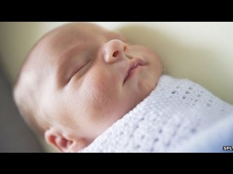 Video: Sover nyfødte svøpt?