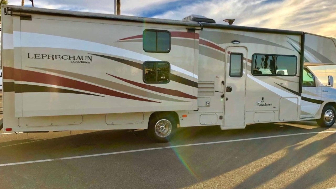 32' Luxury Leprechaun RV Sleeps 10 DoubleSlide Private room