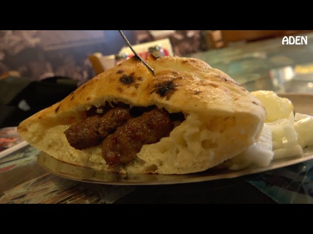 Döner Kebab with 10 sausages inside - 10 cevapi v lepinji | Aden Films