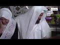 سبحان الله يبكي فرحا لأن ابنته ختمت القرآن حفظا وغيره يبكي أو تبكي لأن ابنها فاز في الأرب آيدول