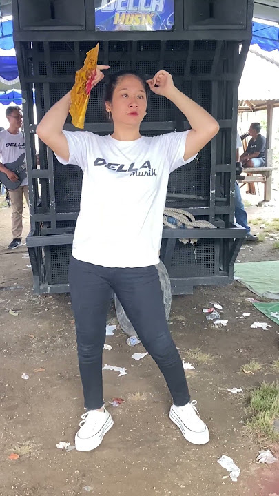Novi aulia kembali ke dunia permusikan