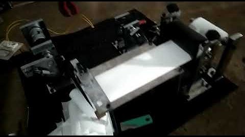 Automatic paper cutting machine using geneva mechanism