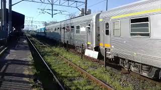 6981 - TREN SOLIDARIO A OJOS DE AGUA NÚMERO 47 PASANDO POR ESTACIÓN AVELLANEDA
