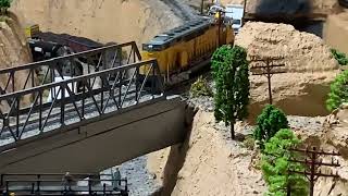 HO Scale Bachmann EMD DD40AX DC / DCC Powered Diesel Locomotive UP UNION PACIFIC