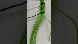 Making a frog friendship bracelet 🐸🐸