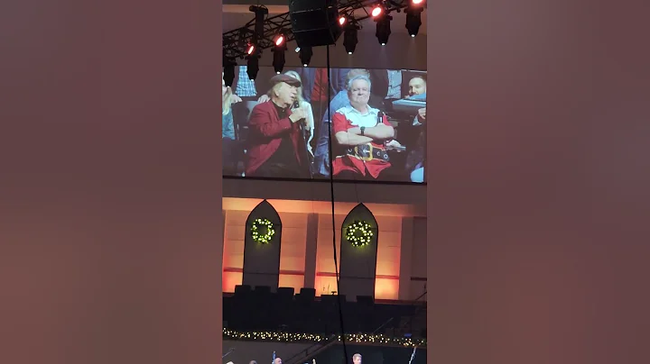 Bill Gaither and Mark Lowry on pets... hilarious! ...