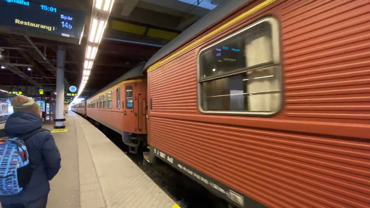Nässjö Järnvägsmuseum med X995 avgår Stockholms Central mot Sundsvall. Filmat med @Mr.Rc6-1352 
