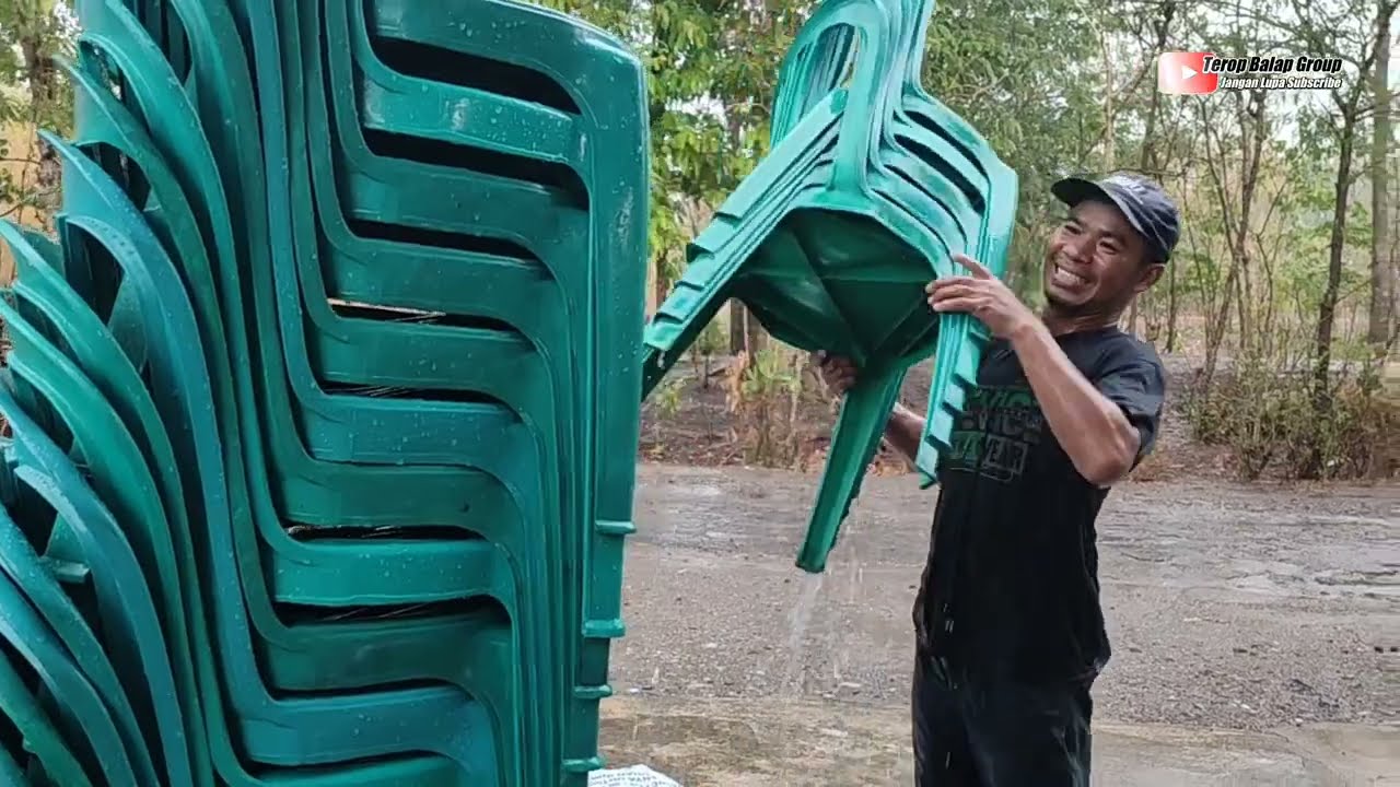 PENUH SEMANGAT MUAT KURSI 400 SELESAI ACARA PERNIKAHAN HUJAN DERAS - Terop balap group