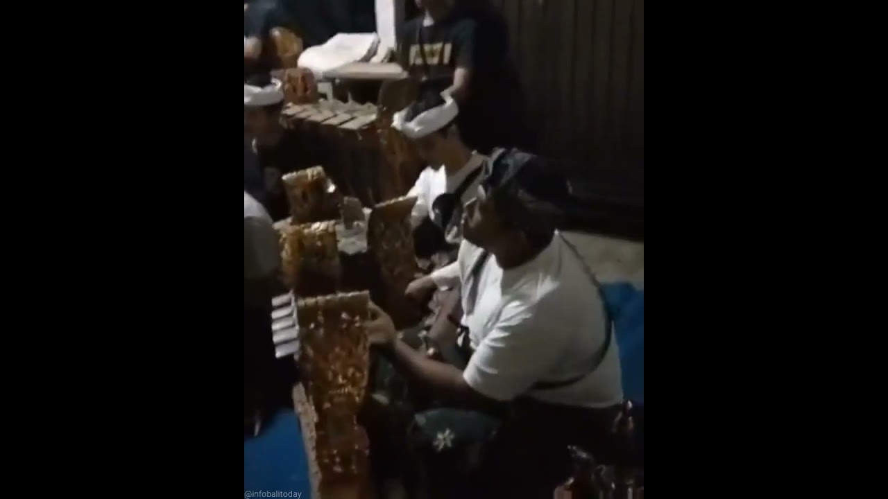 DETIK DETIK POHON KEPUH TUMBANG DI PURA DALEM GEDE, DESA BLAHKIUH, SENIN 29/11 MALAM