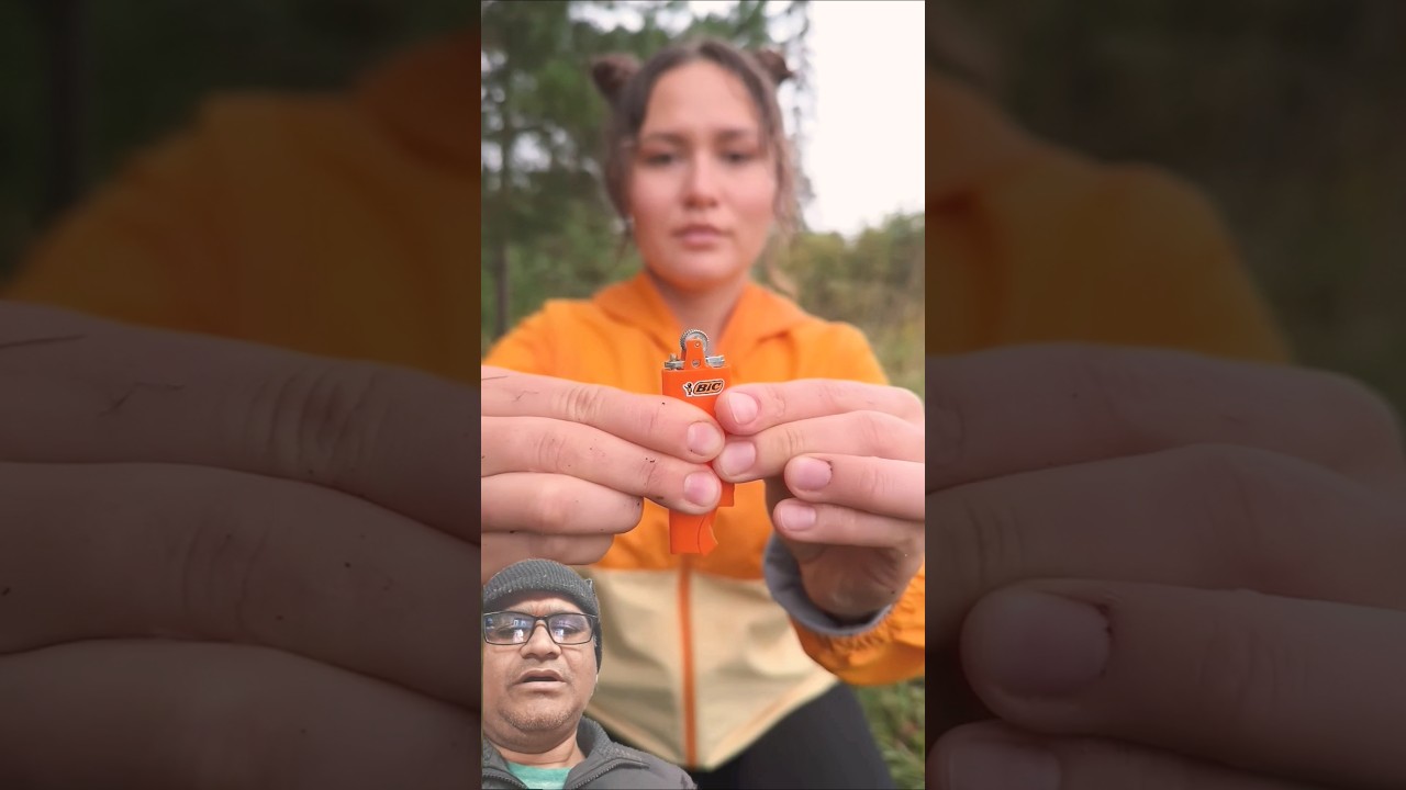 A disabled duckling helps his cat friend 🐥 