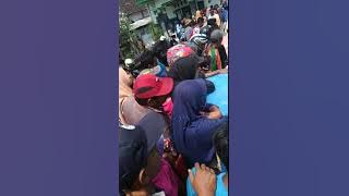 desa turi kec lamongan,,  di gegerkan sesosok mayat laki2 dewasa tenggelam di kali