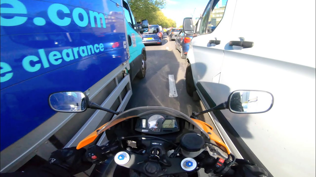 Filtering in London - Honda CBR600RR + Akrapovic