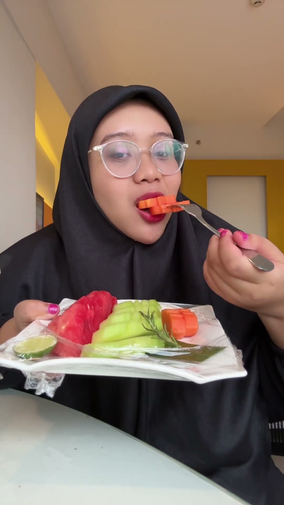 KAGUM SAMA BUAH HIAS DI HOTEL