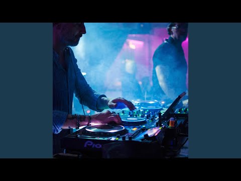 Groovy Techno House
