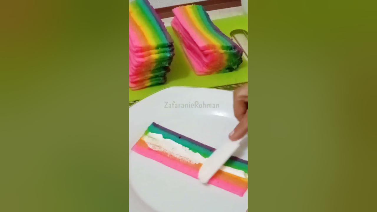 Tips Memotong Dan Menggulung Bolu Rainbow Mini  #shots #tutorial #rainbowcake
