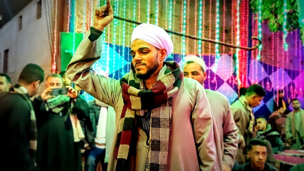 شاهد الشاب الصعيدي لما سماع ياحليوة يالابسة الشال عمل ايه مع زعيم الفن الصعيدي الريس شحات البنجاوي