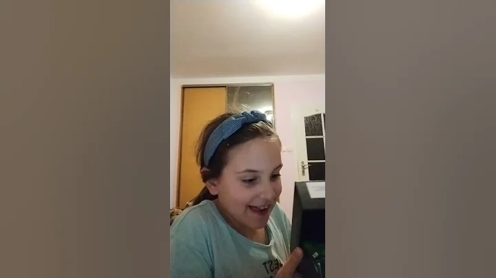 mama daje dziecku iponhe odc1