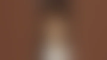تخلع ملابسها ويراها حبيبها قصة حب 