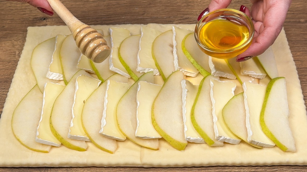 Ein traditionelles Festtagsrezept in 10 Minuten! Nur Blätterteig, Birne und Camembert.
