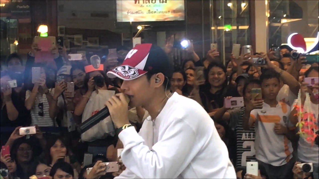 ใจหนึ่งก็รัก อีกใจก็เจ็บ - เป๊ก ผลิตโชค Mini concert @Bloc Space The Mall Bang Kapi