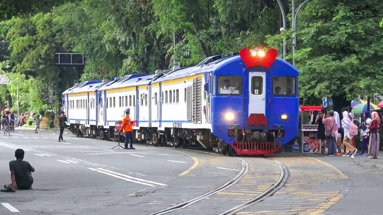 KERETA API PANJANG‼️ MENEMUKAN 18 KERETA API DI STASIUN PURWOSARI