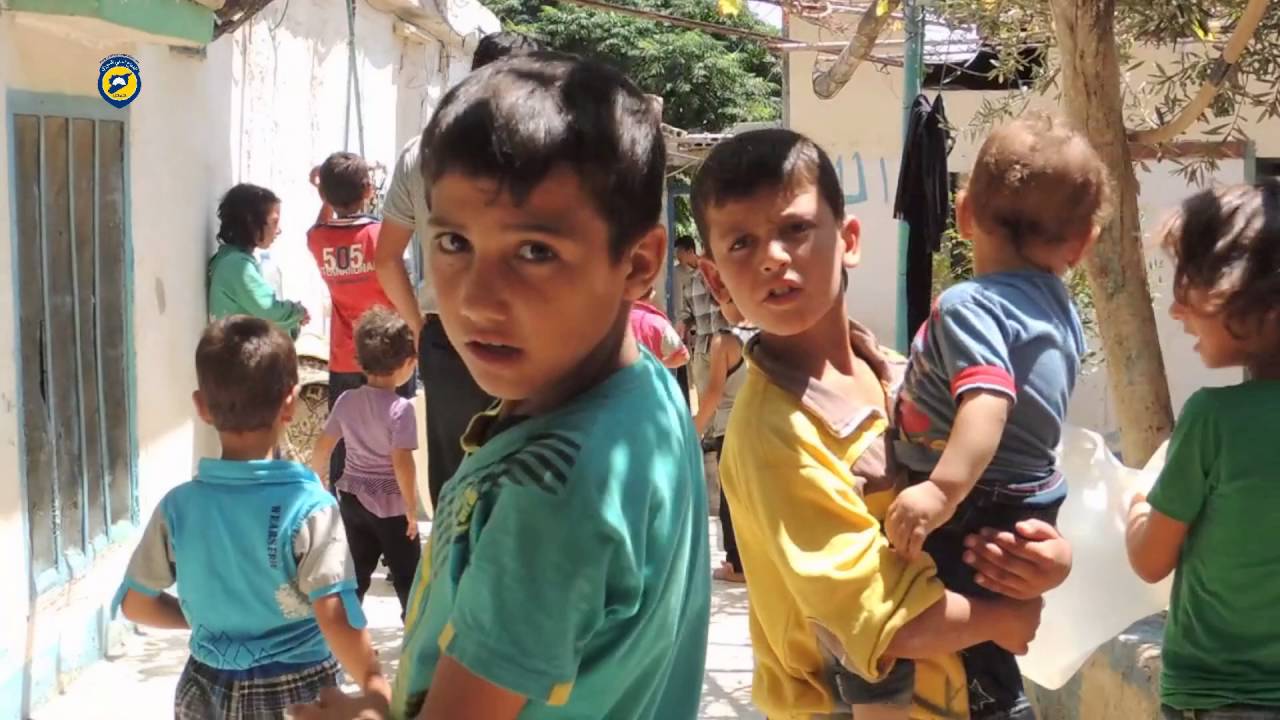 توزيع مياه الشرب على النازحين من قرية قزحل وأم قصب