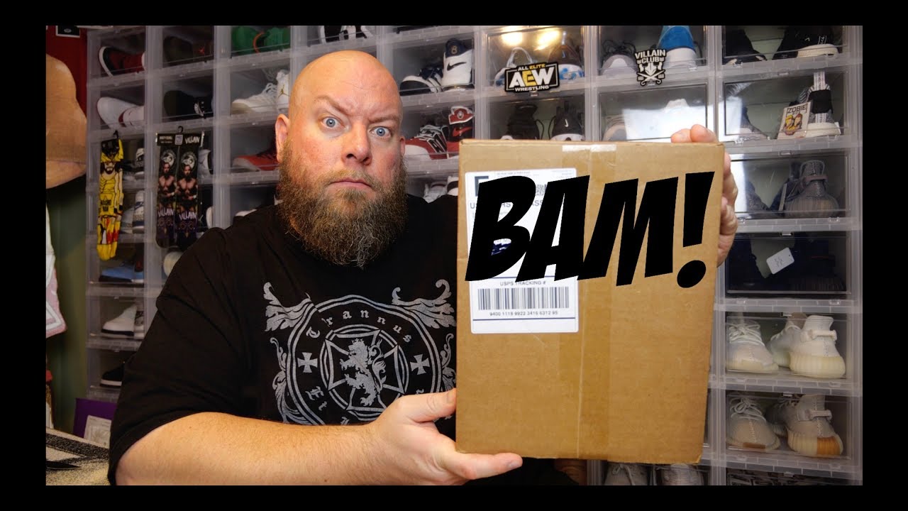 Opening up the Horror BAM BOX Mystery Box with a signed Funko POP & ZANINI BOX