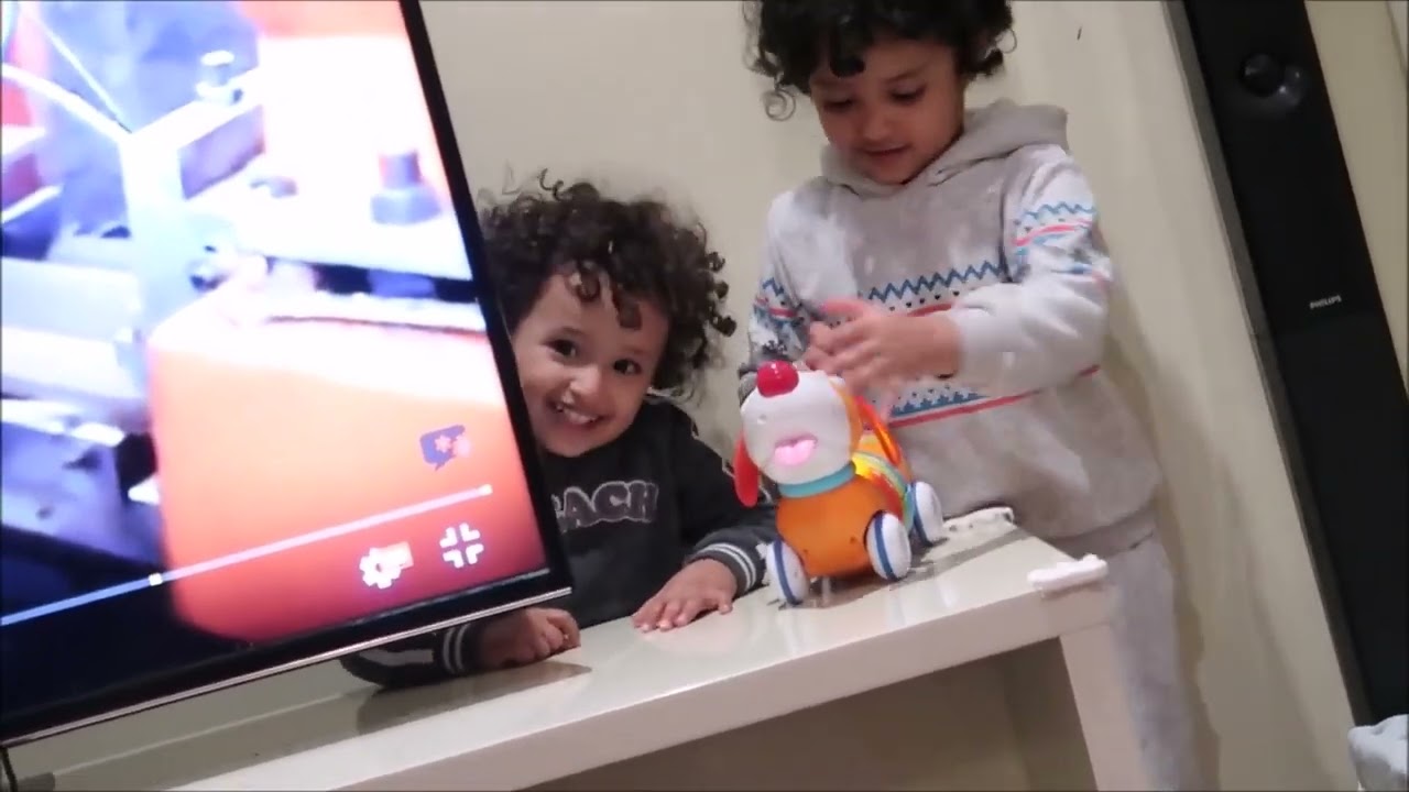 🔥جننوا الكلب مسكين كل شوي يطيح بالزبالة🔥 يوميات آسر و سامر - عائلة رياض