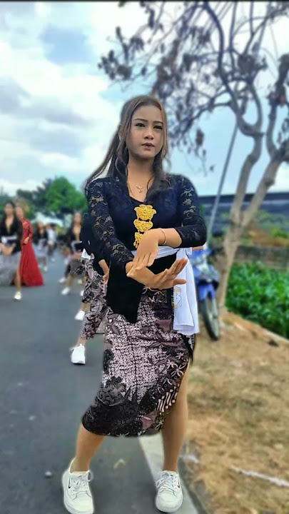 Jgn sampe lepas😁 kebaya hitam joget dj sweet love karnaval viral #shorts #fyp #karnaval #djkarnaval