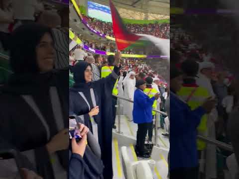المتحد ثة باسم وزارة الخارجية القطرية لولوة الخاطر ت لو ح بعلم فلسطين خلال احتفالها بتأهل المغرب