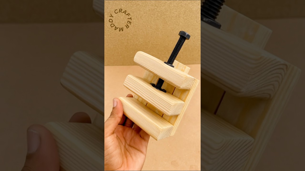 Built This Tiny Vise from Scrap – And It Works Amazingly! 