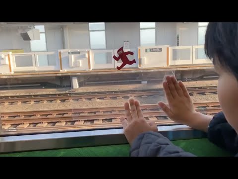Vidéo: Comment Nourrir Un Enfant D'un An Dans Un Train