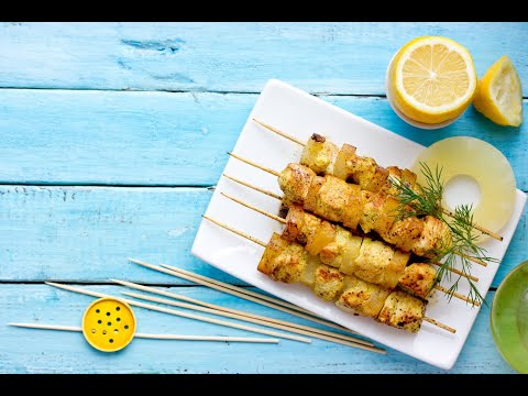 Video: Spiedini Di Pollo Con Pomodorini E Ananas