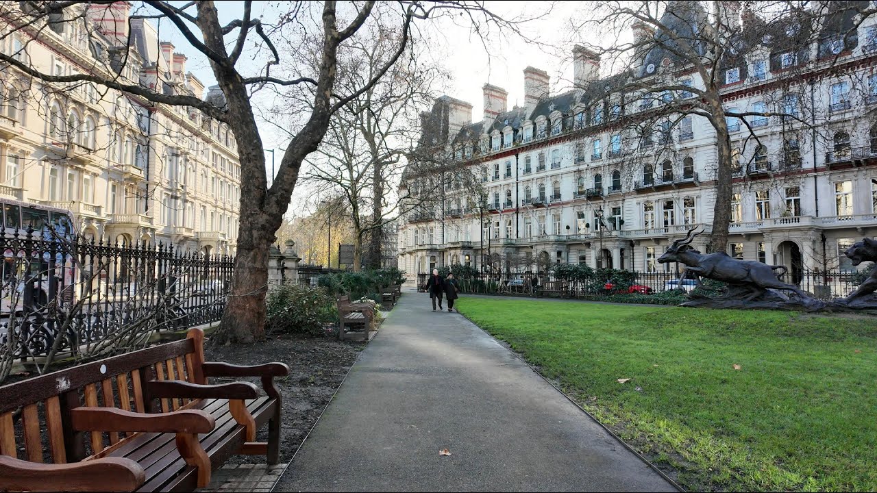 London Morning Walk 4K 🇬🇧 Real POV Tour with Mounted Police Patrol Near Buckingham Palace