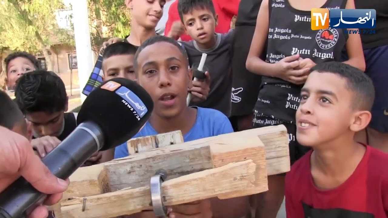 أطفال يبدعون في صناعة  