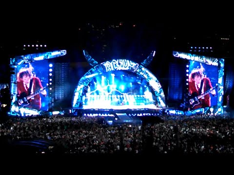 AC/DC - Thunderstruck (Live): Wrigley Field, Chicago, IL 9-15-15 Rock ...