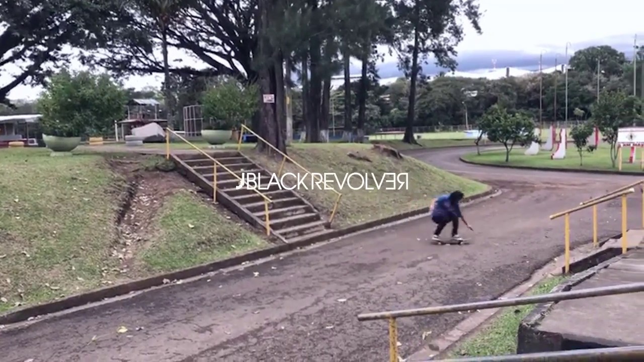BLACK REVOLVER COMERCIAL #5