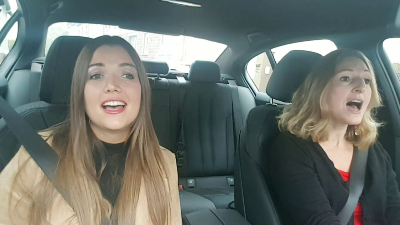 Anja Neurohr von Baden TV singt Songs von der Kelly Family bei The Mobile Broadway