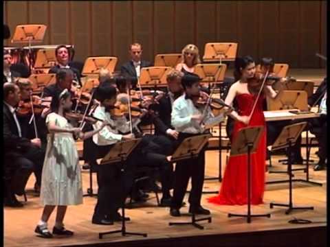 Min Lee Performs with 3 Young Violinists and the P...