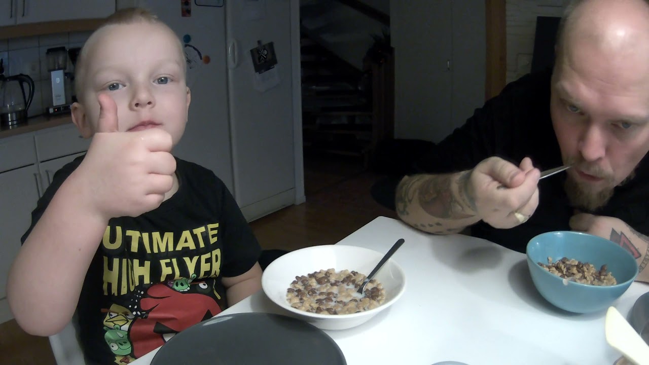 Vi testar 3 olika sorters flingor/puffar, 2 från Oho och 1 från Nestle