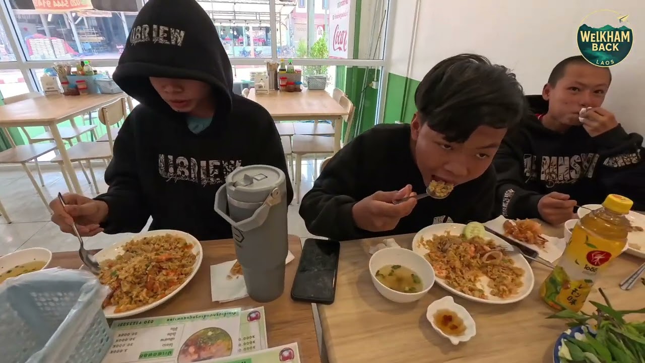 Lunch with Ai Sack, Ai Kae & My Students | Khao Piak Pha Tha Ngon, Banna 🇱🇦