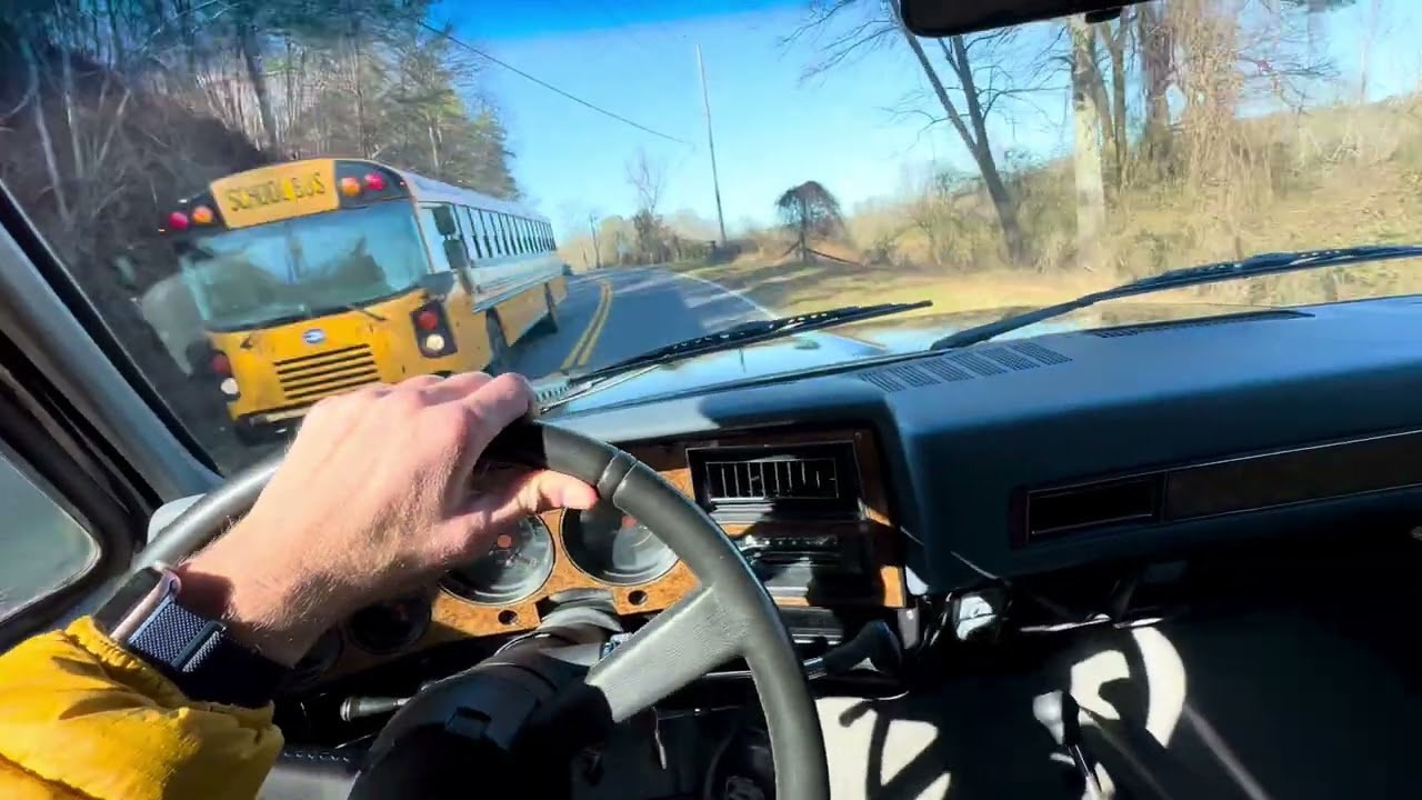 1990 Chevrolet Suburban 2500 4x4 Cold Start & Drive