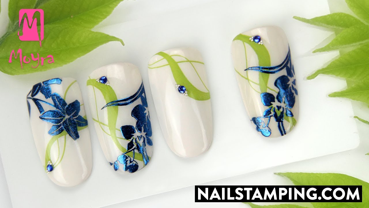 Stamping nail art with blue Mirror powder (nailstamping.com)