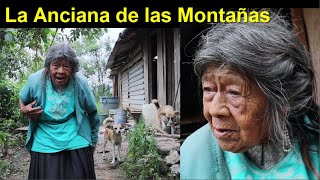 la anciana de las montañas esta muy triste porque no tiene electricidad solo los perros la acompañan