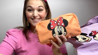 What I pack In My Disney Bag 🎒 What to bring with you to Theme Parks 😊